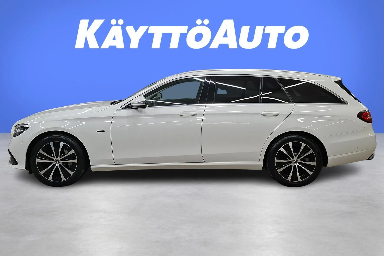 Mercedes-Benz E CPO-814 carousel image