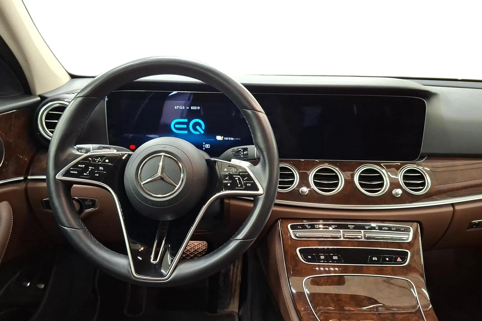 Mercedes-Benz E CPO-814 carousel image