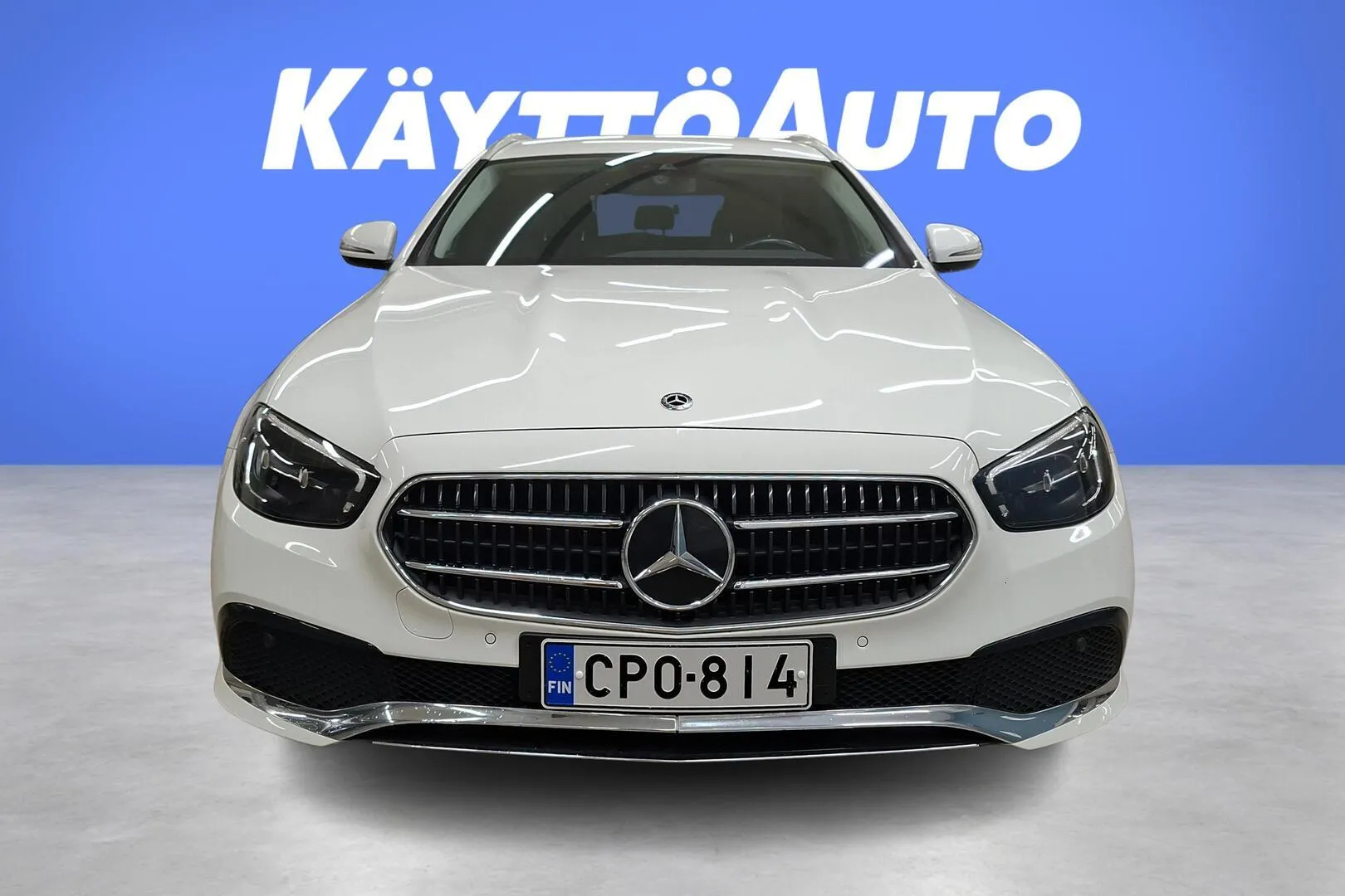 Mercedes-Benz E CPO-814 carousel image