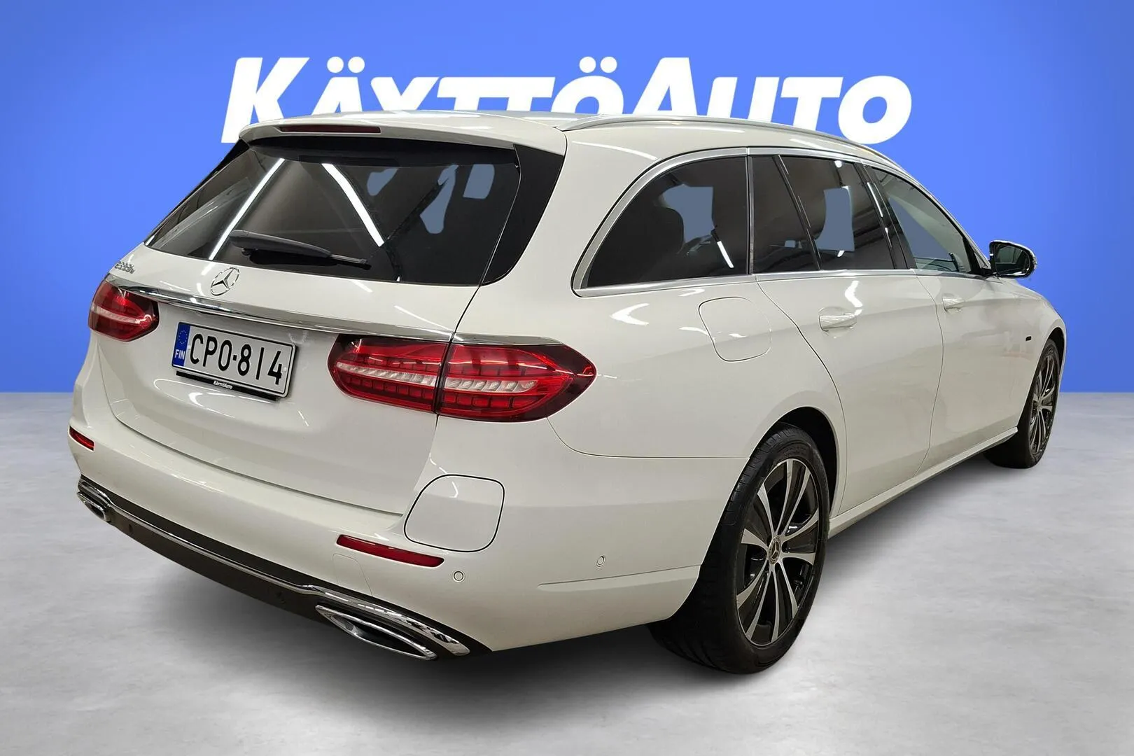 Mercedes-Benz E CPO-814 carousel image