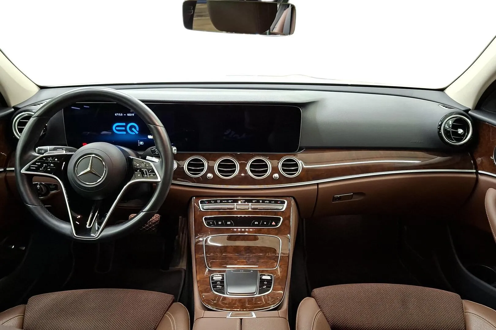 Mercedes-Benz E CPO-814 carousel image