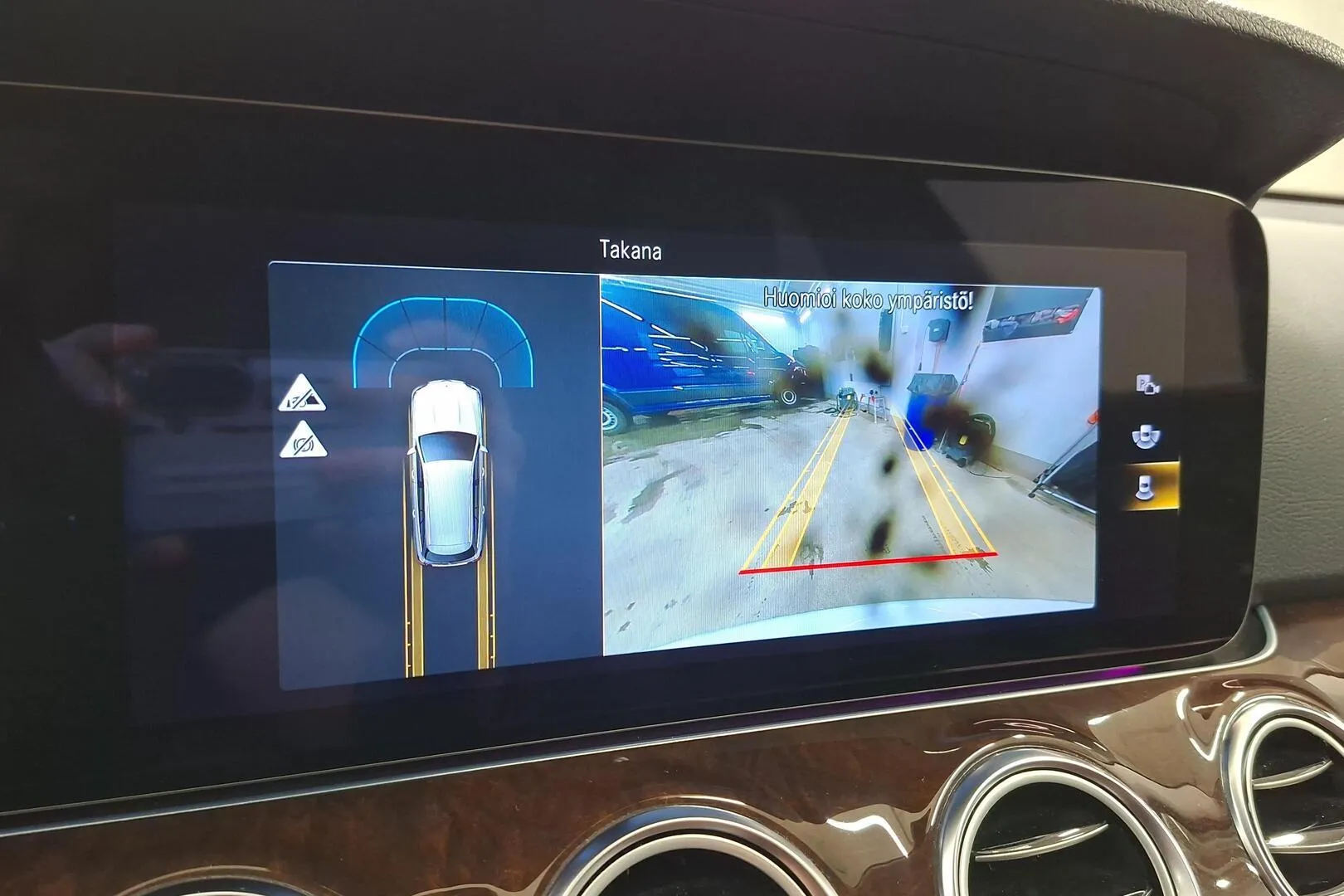 Mercedes-Benz E CPO-814 carousel image