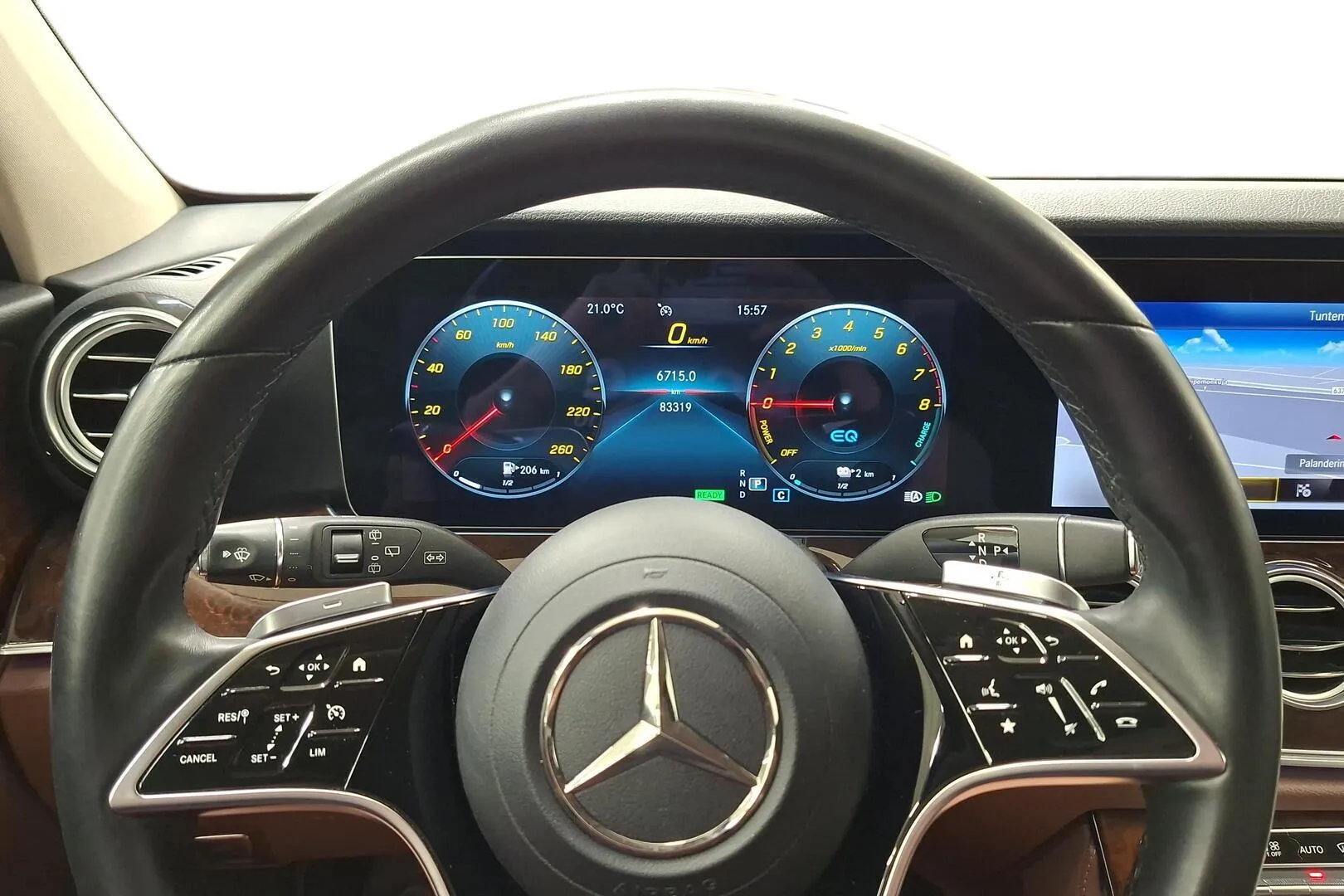 Mercedes-Benz E CPO-814 carousel image