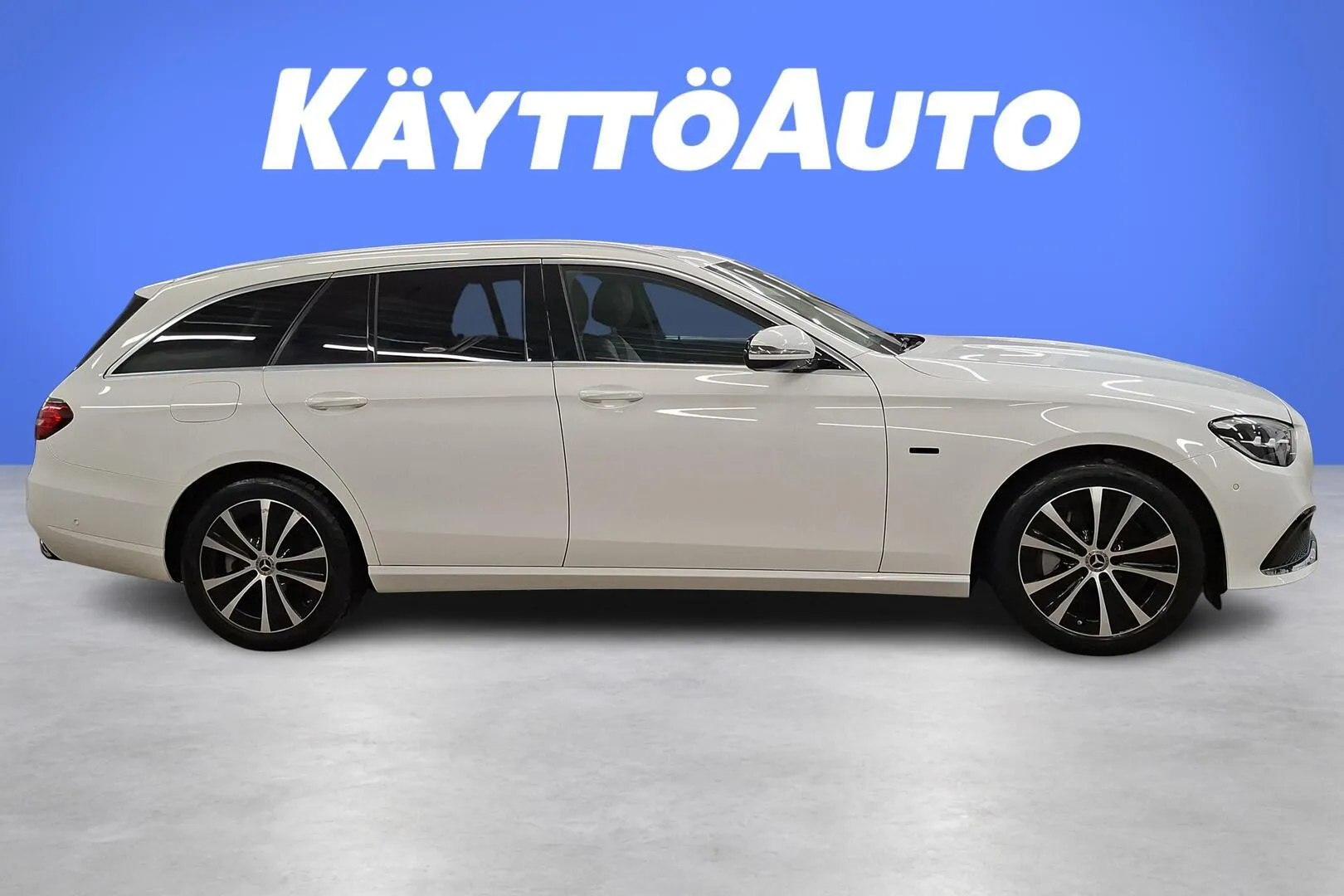 Mercedes-Benz E CPO-814 carousel image
