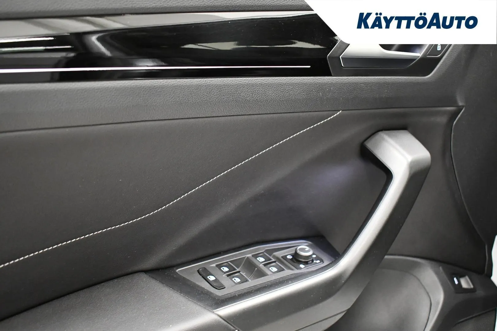 Volkswagen T-Roc MOE-620 carousel image