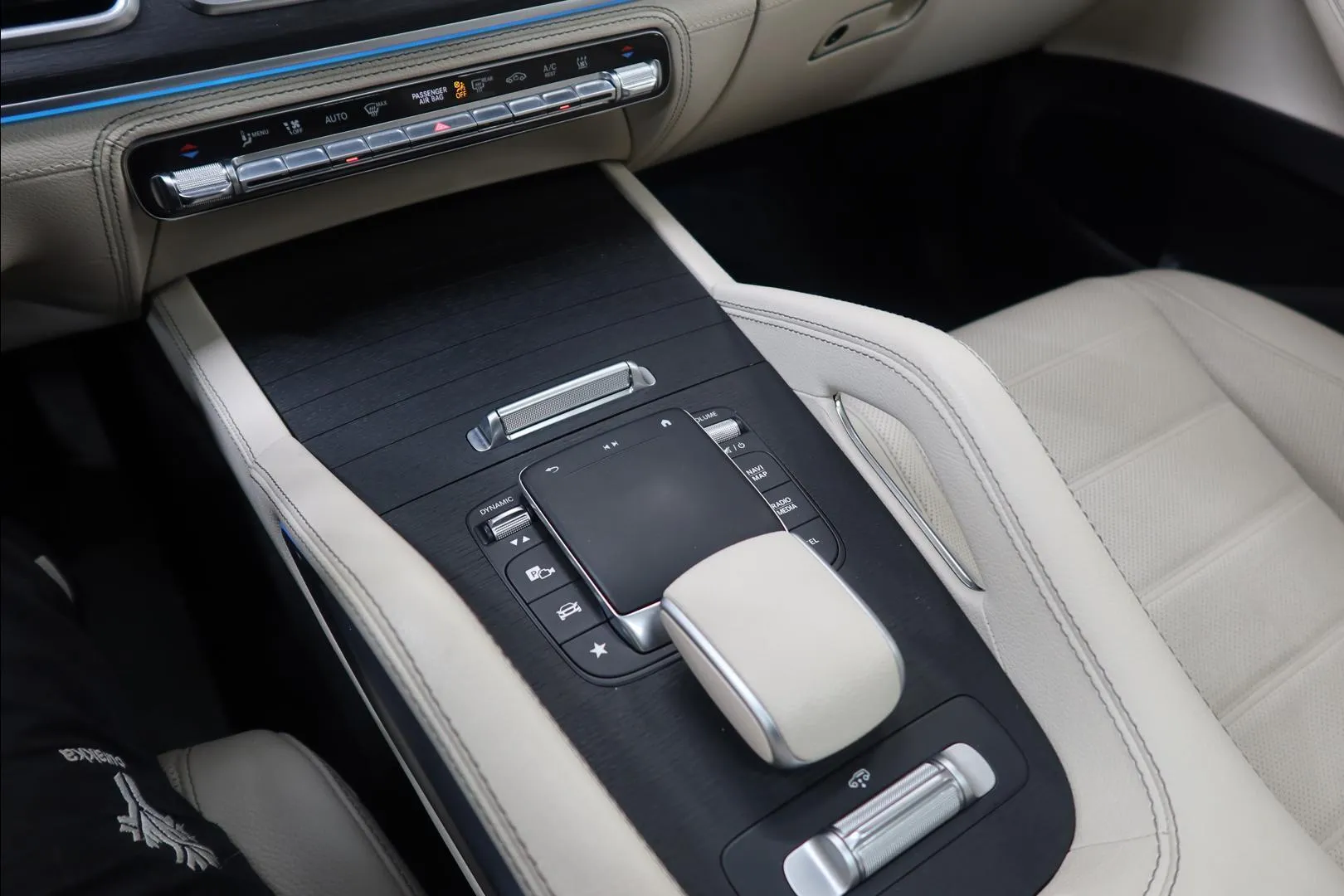 Mercedes-Benz GLE ZOU-370 carousel image
