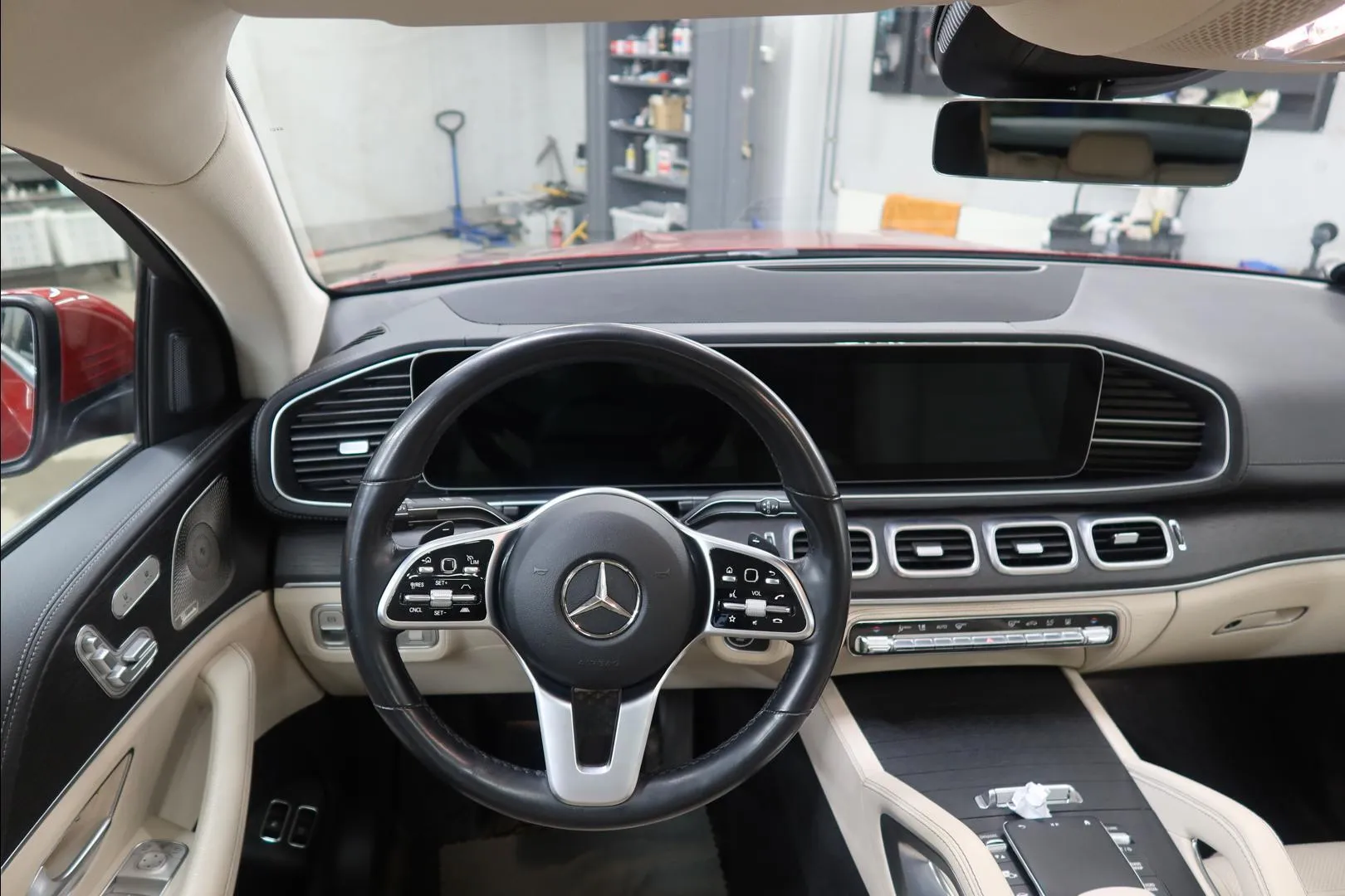 Mercedes-Benz GLE ZOU-370 carousel image