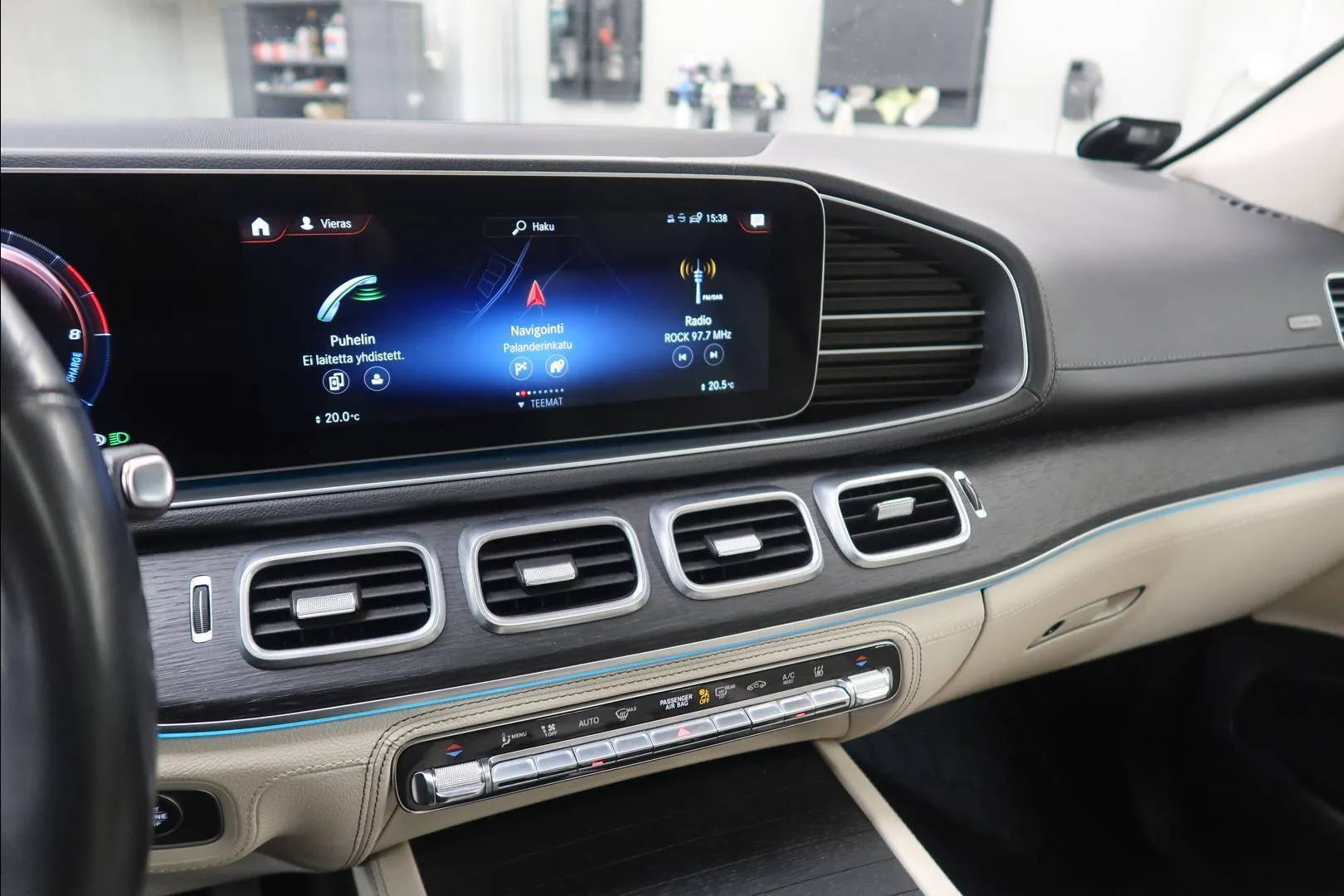 Mercedes-Benz GLE ZOU-370 carousel image