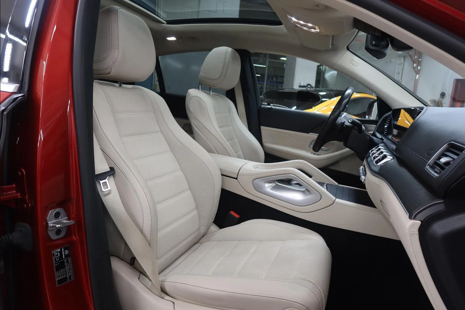 Mercedes-Benz GLE ZOU-370 carousel image
