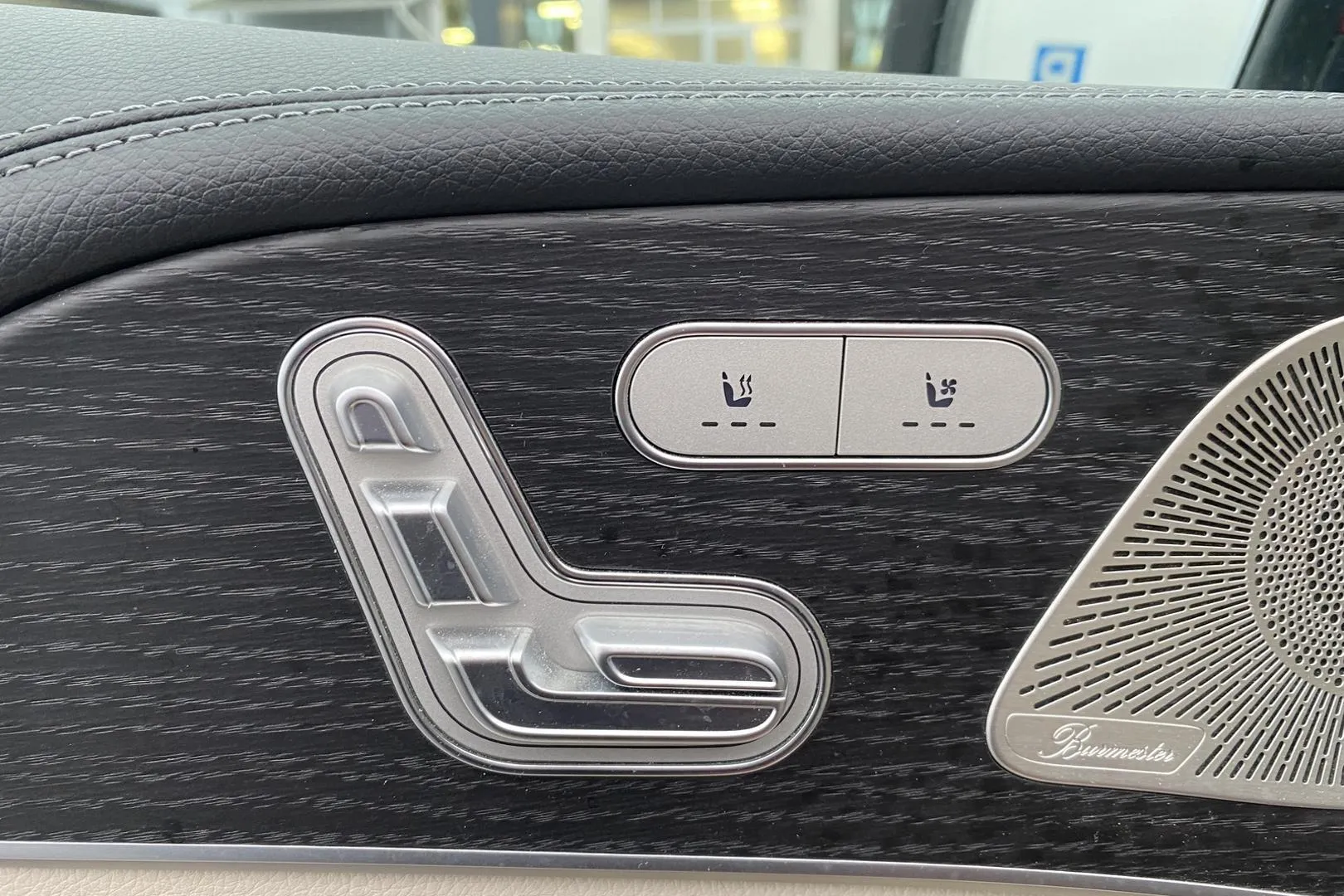 Mercedes-Benz GLE ZOU-370 carousel image