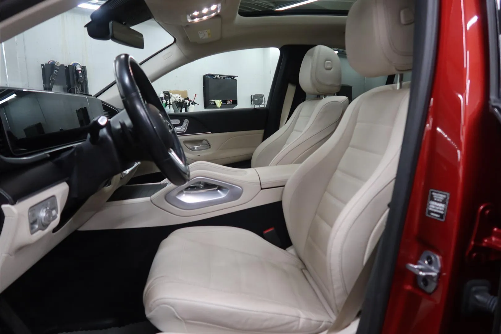 Mercedes-Benz GLE ZOU-370 carousel image