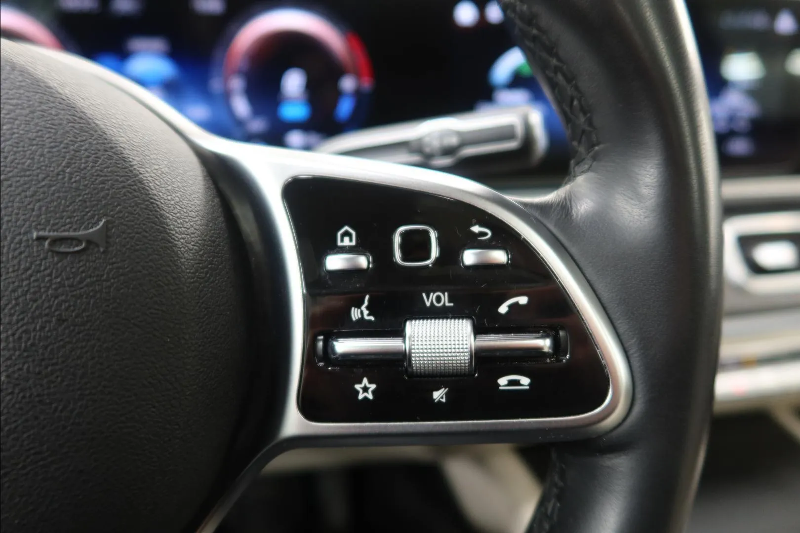 Mercedes-Benz GLE ZOU-370 carousel image
