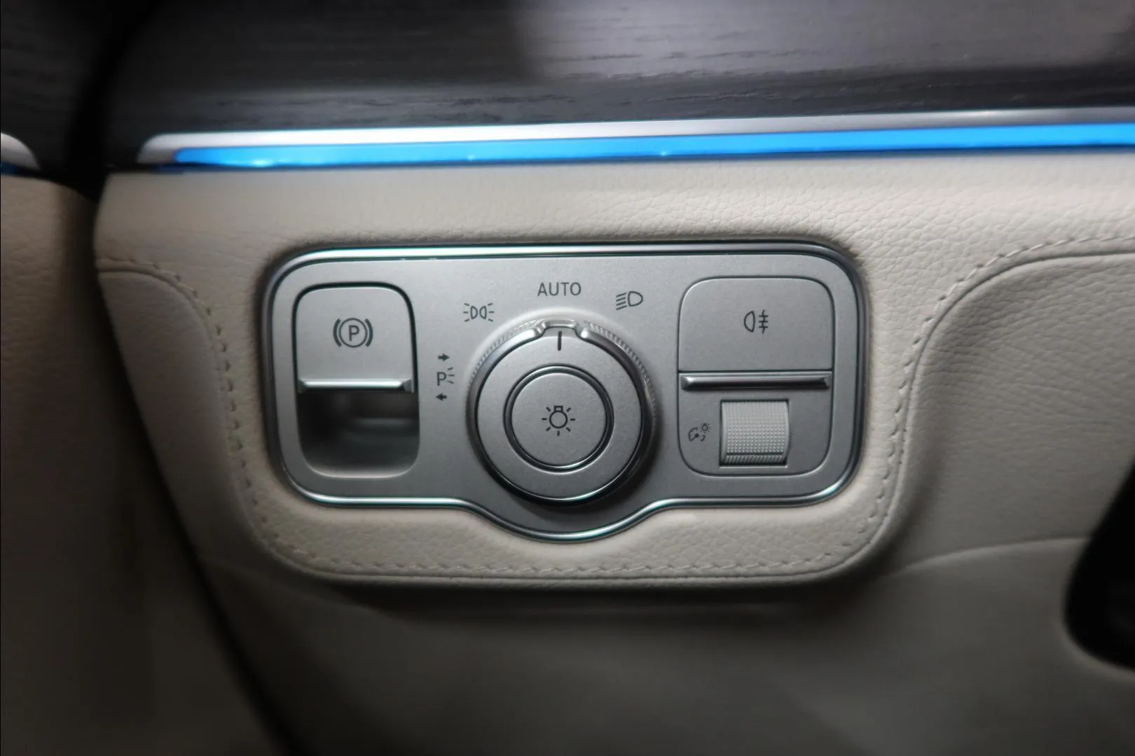Mercedes-Benz GLE ZOU-370 carousel image