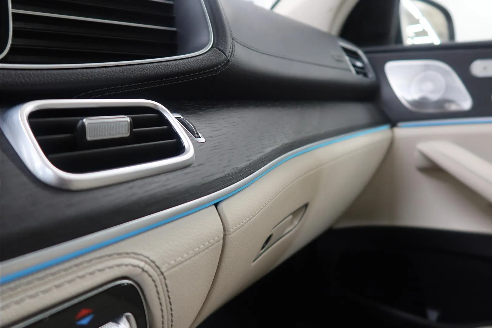 Mercedes-Benz GLE ZOU-370 carousel image