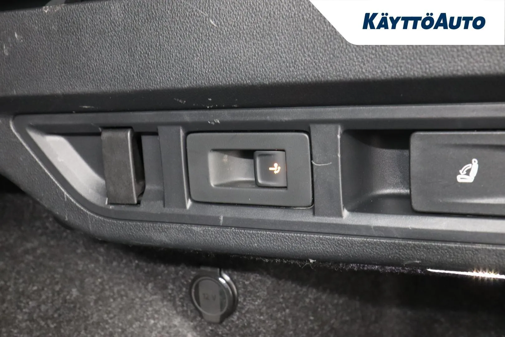 Skoda Octavia OZY-898 carousel image