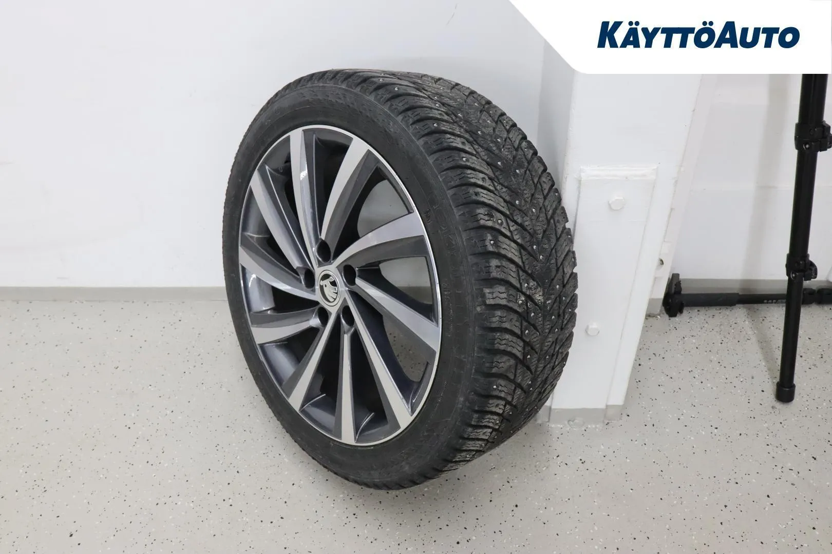 Skoda Octavia OZY-898 carousel image