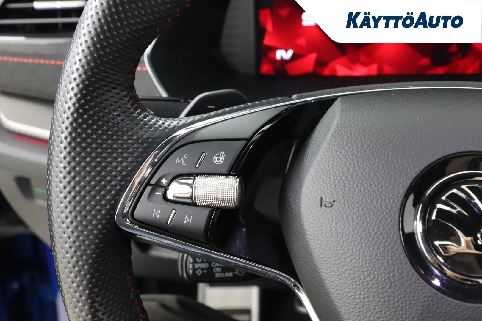 Skoda Octavia OZY-898 carousel image