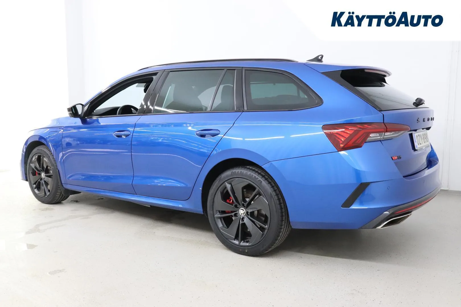 Skoda Octavia OZY-898 carousel image