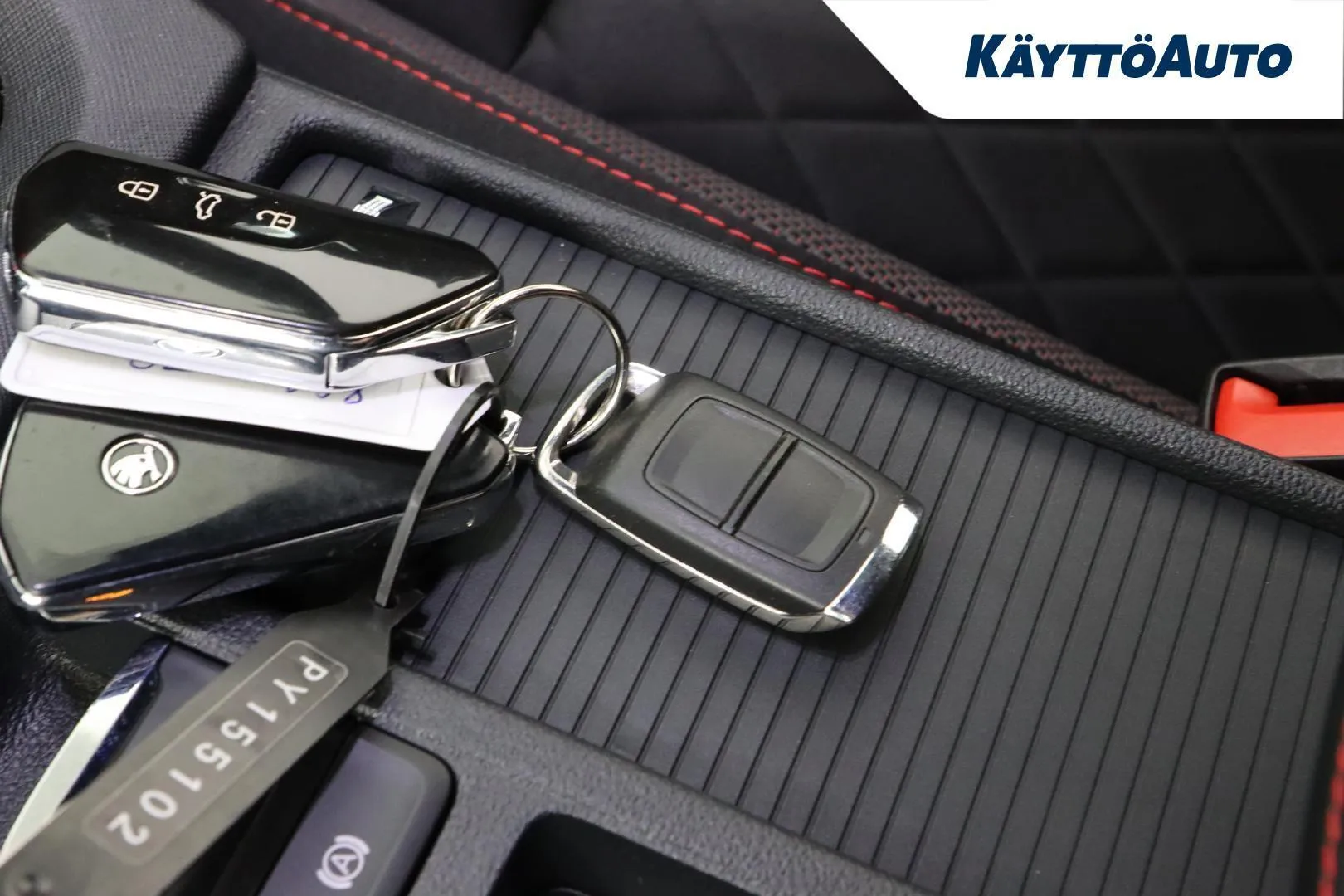 Skoda Octavia OZY-898 carousel image