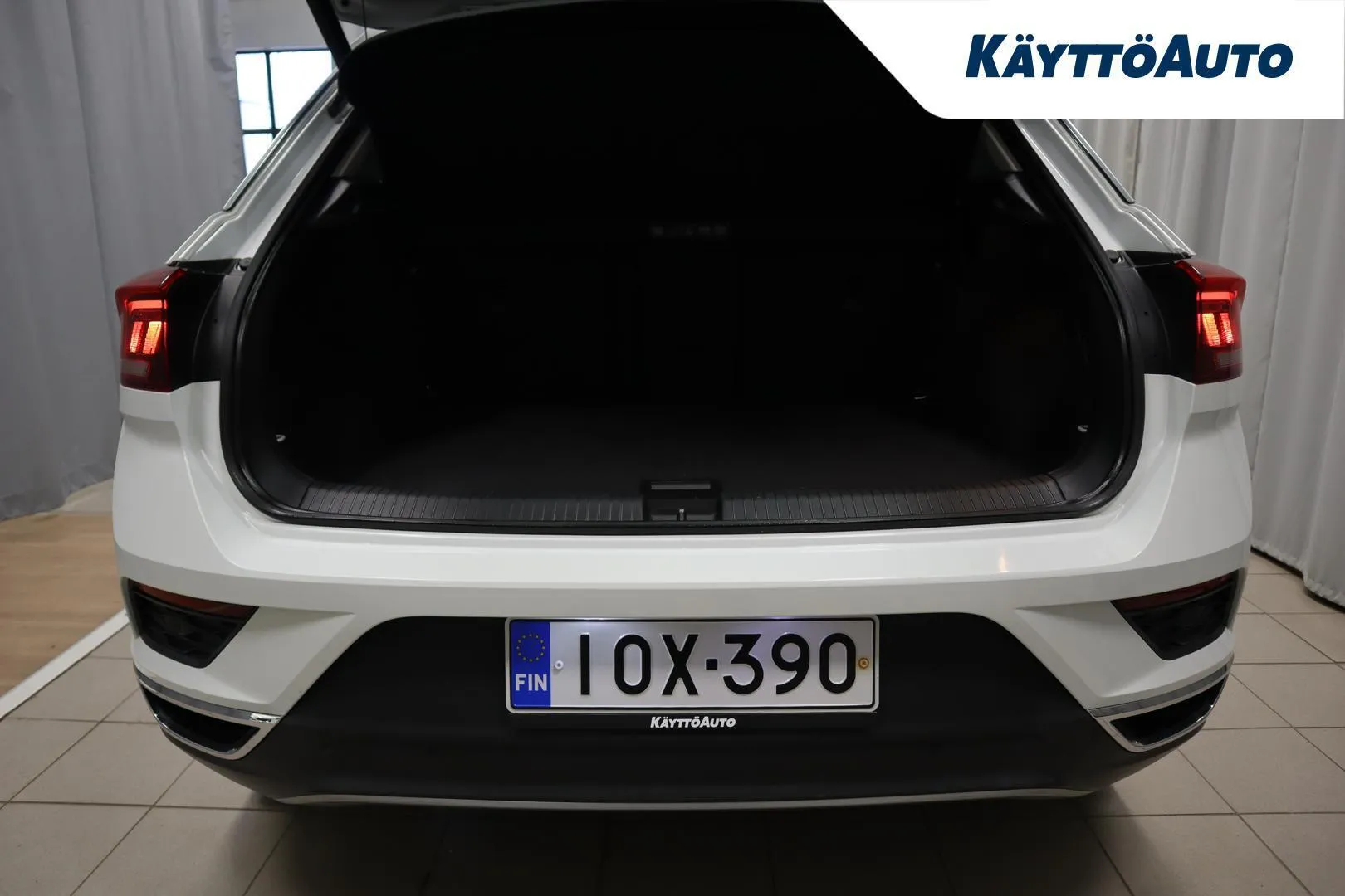 Volkswagen T-Roc IOX-390 carousel image