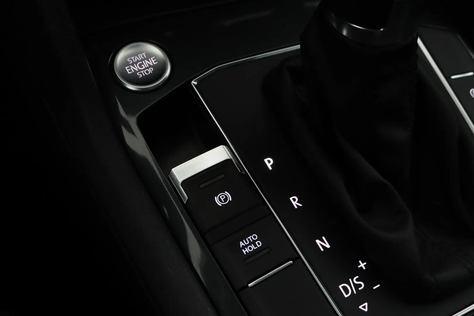 Volkswagen Tiguan RTU-750 carousel image