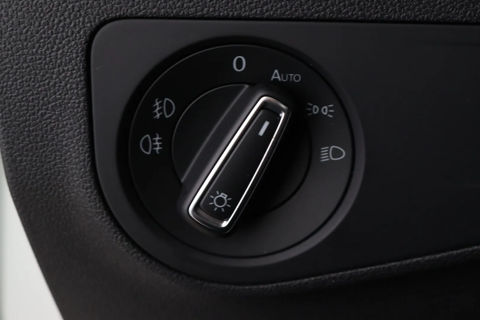 Volkswagen Tiguan RTU-750 carousel image