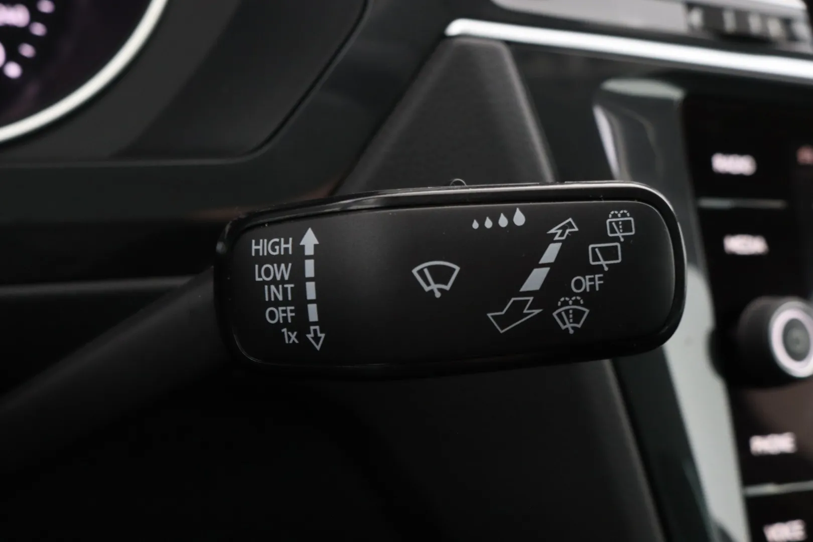 Volkswagen Tiguan RTU-750 carousel image
