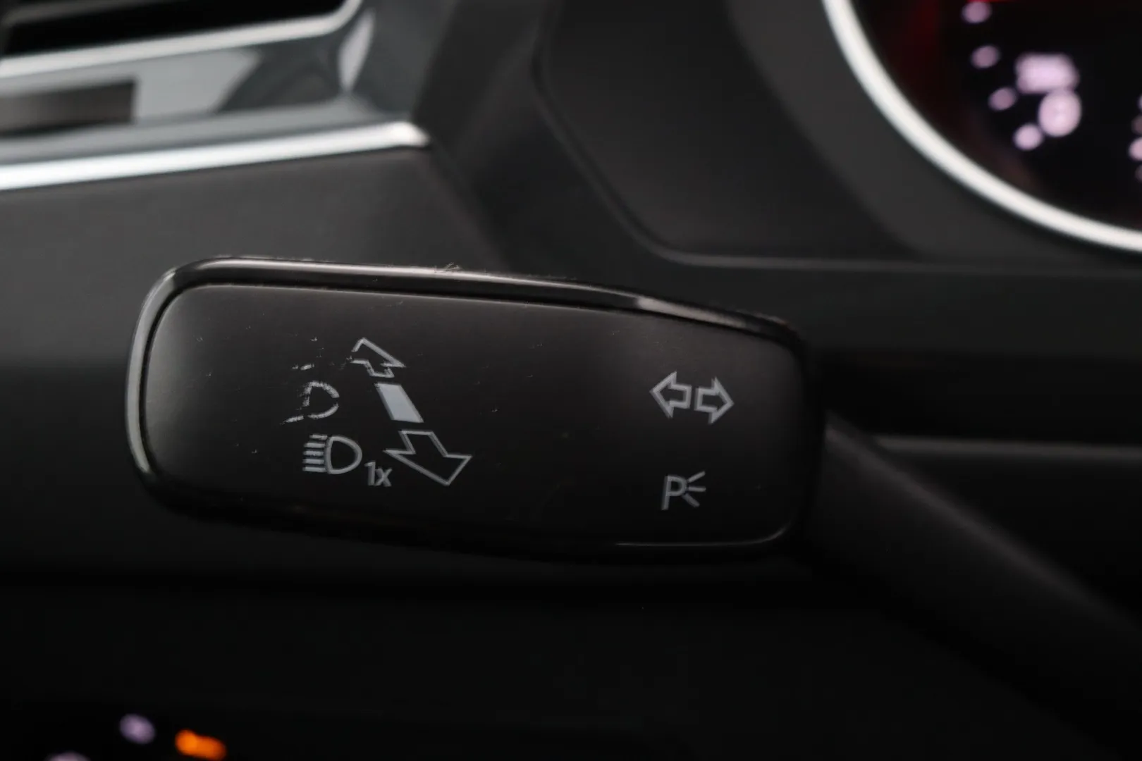 Volkswagen Tiguan RTU-750 carousel image