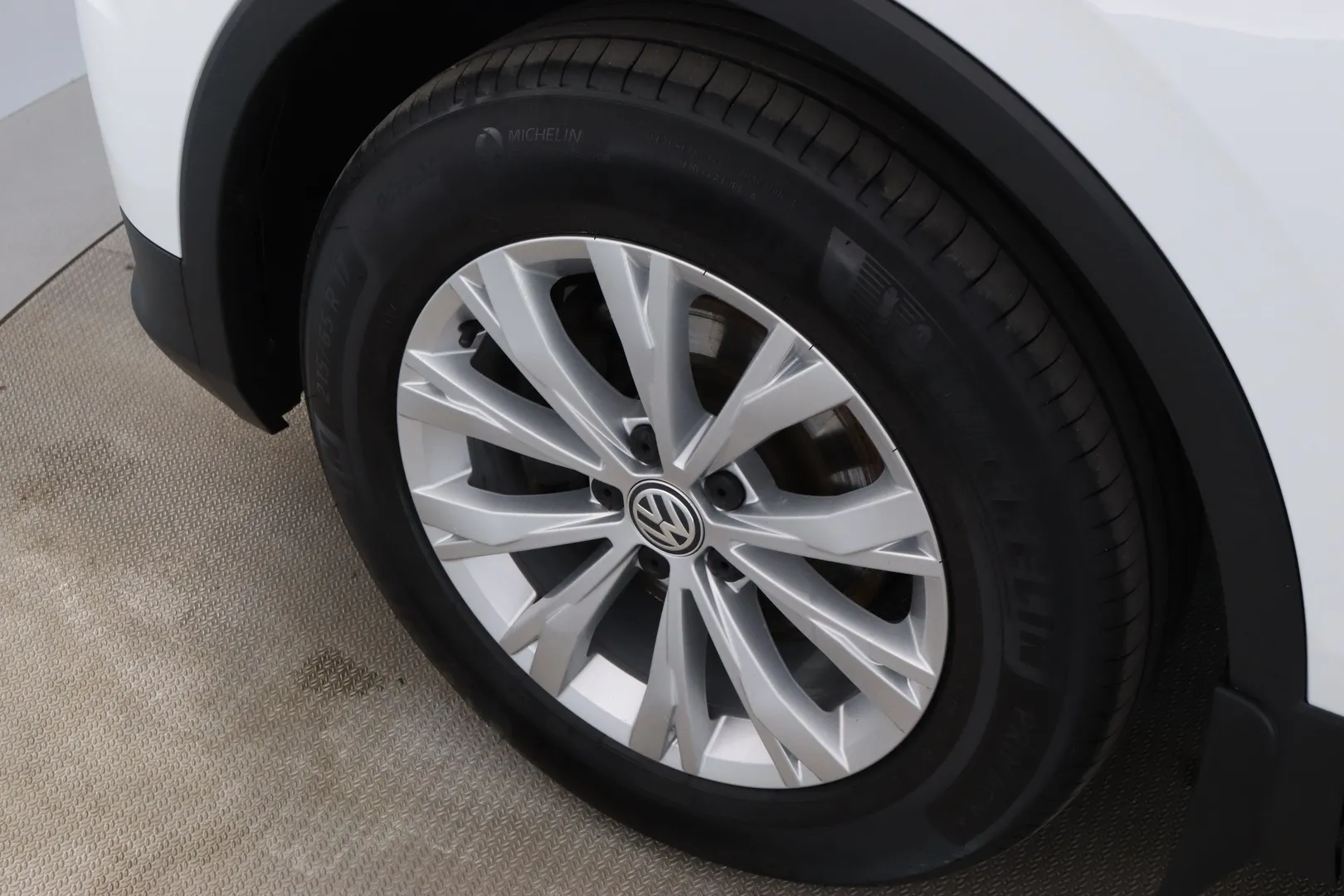 Volkswagen Tiguan RTU-750 carousel image