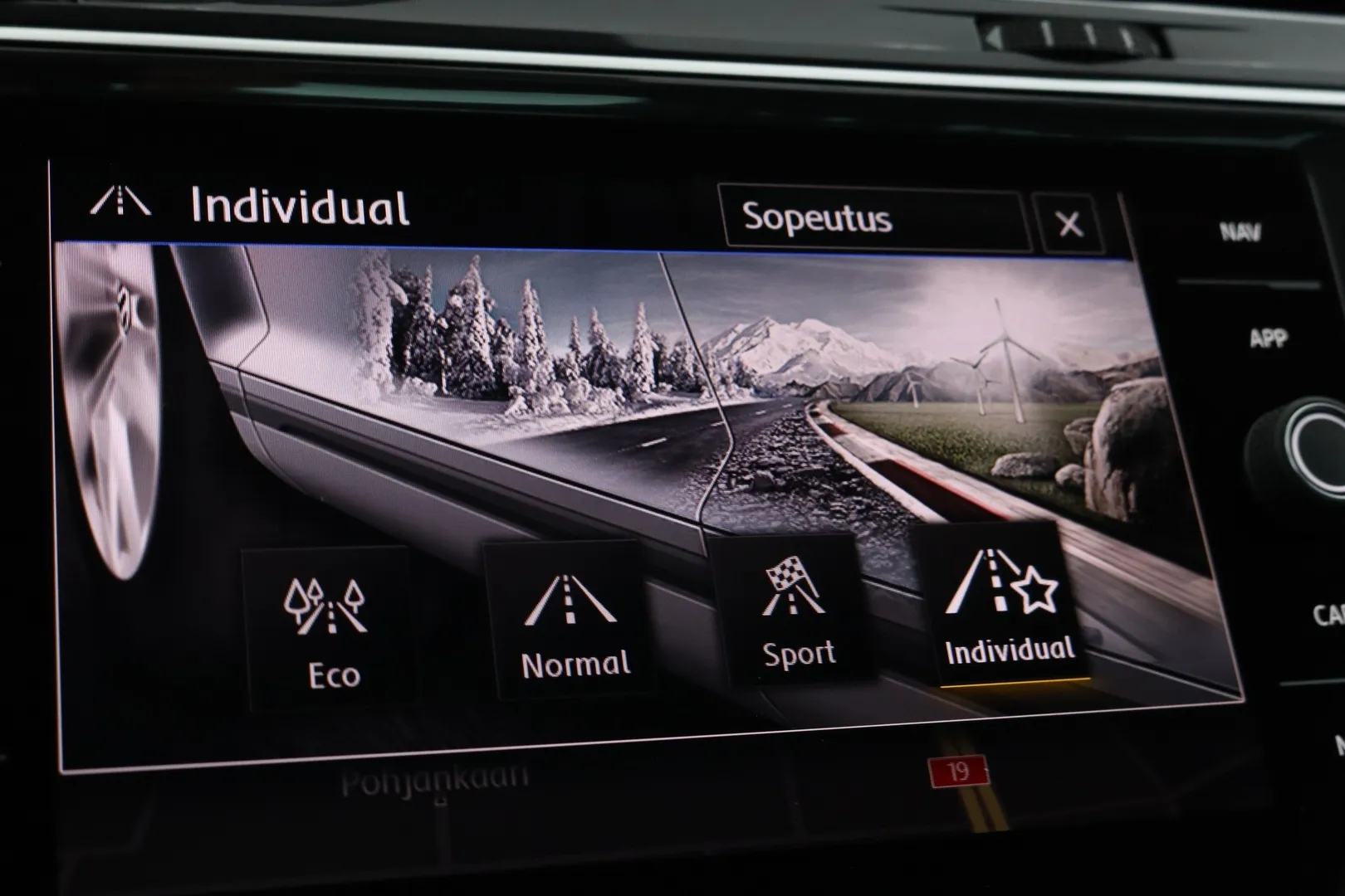 Volkswagen Tiguan RTU-750 carousel image