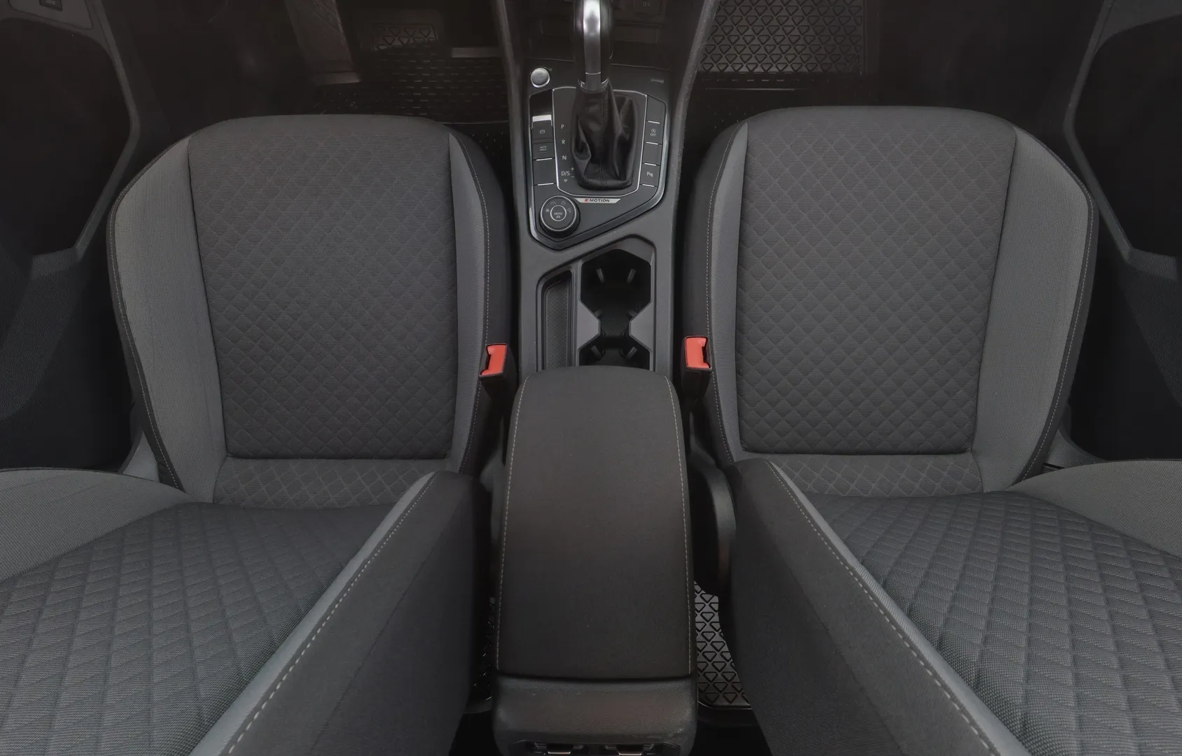 Volkswagen Tiguan RTU-750 carousel image