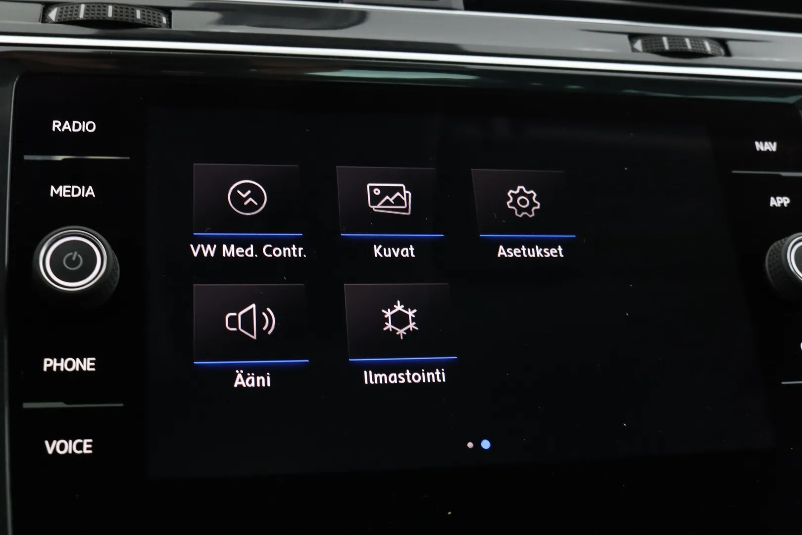 Volkswagen Tiguan RTU-750 carousel image