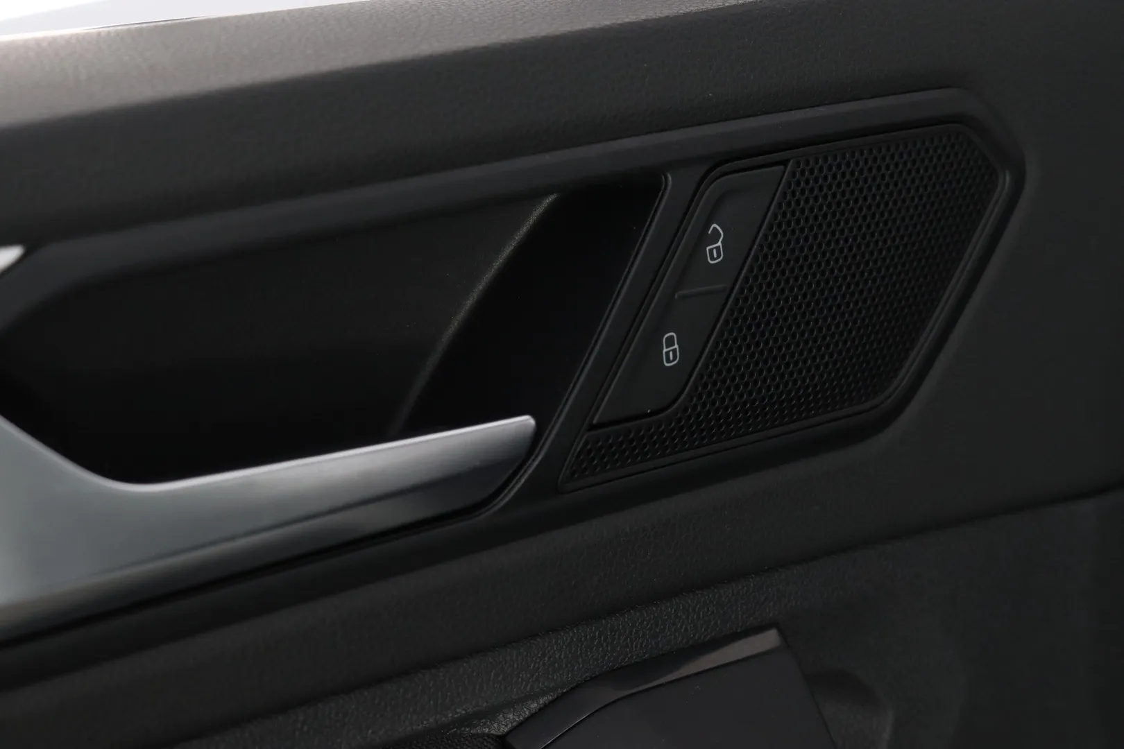 Volkswagen Tiguan RTU-750 carousel image