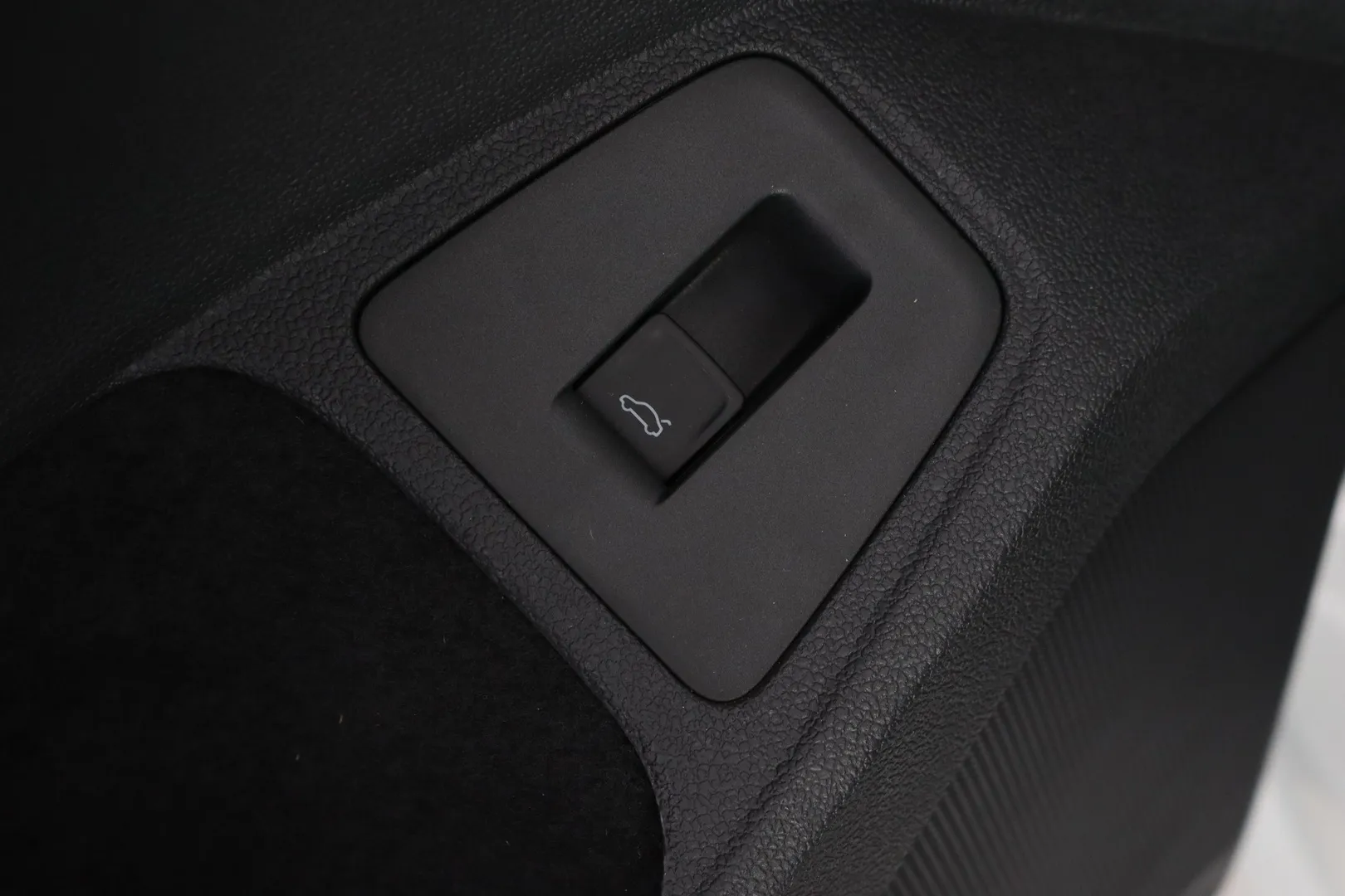 Volkswagen Tiguan RTU-750 carousel image