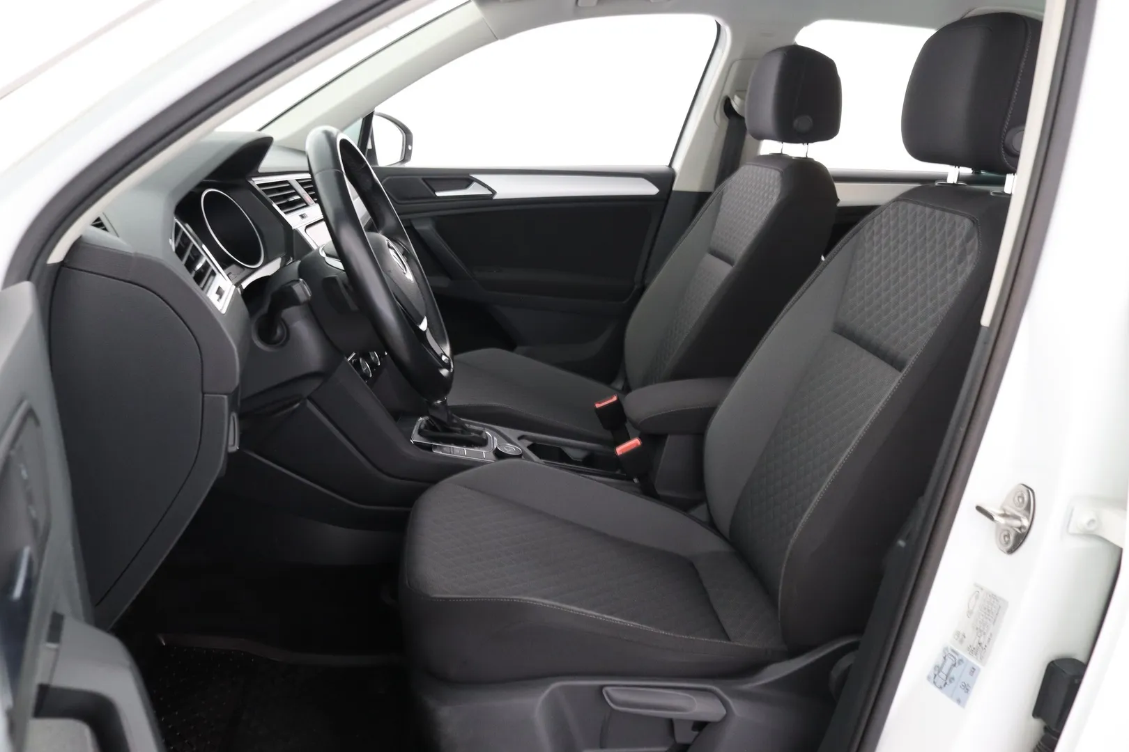 Volkswagen Tiguan RTU-750 carousel image