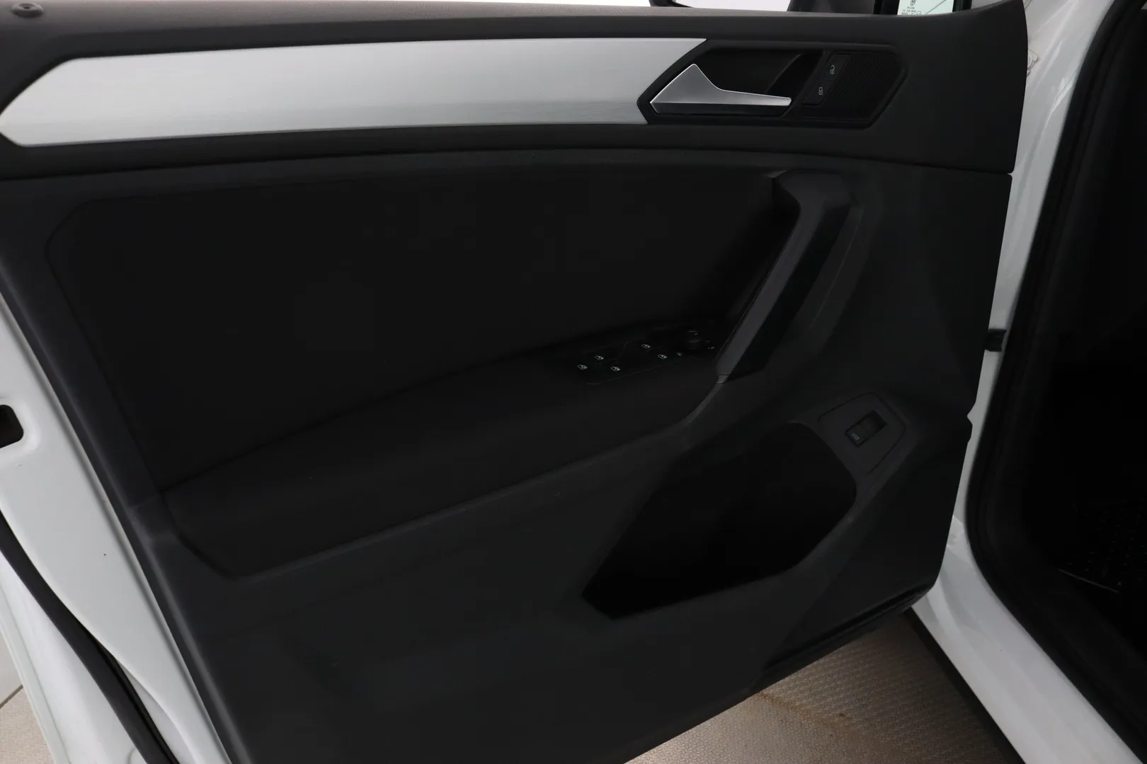 Volkswagen Tiguan RTU-750 carousel image