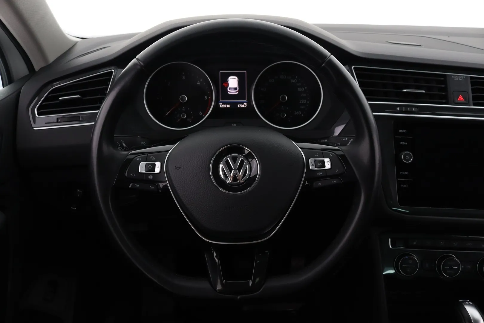 Volkswagen Tiguan RTU-750 carousel image