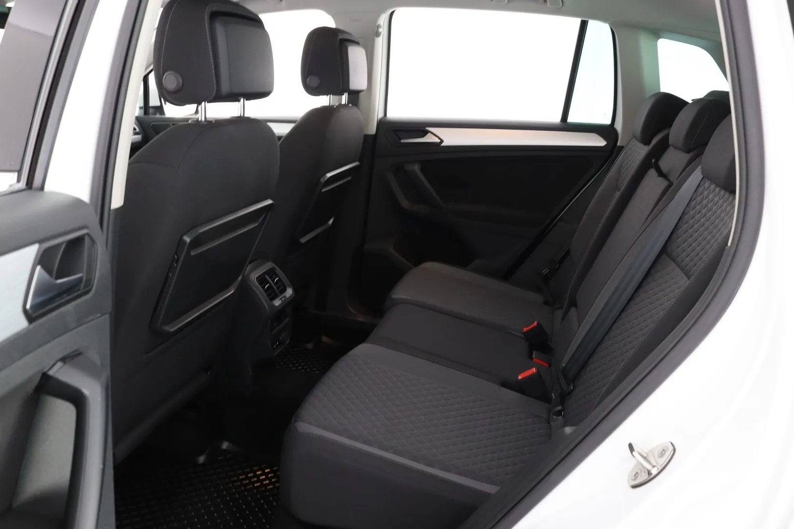 Volkswagen Tiguan RTU-750 carousel image