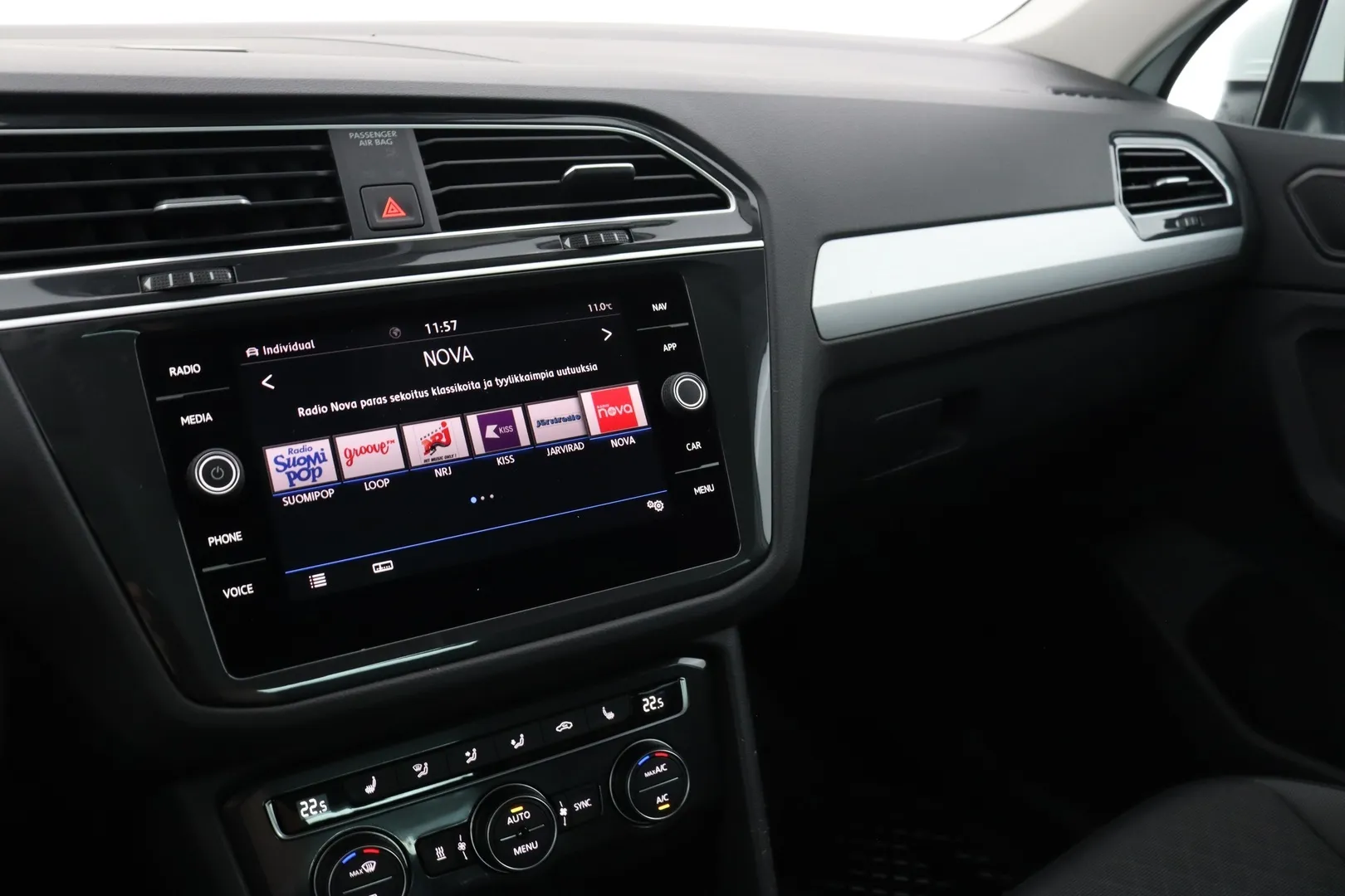 Volkswagen Tiguan RTU-750 carousel image