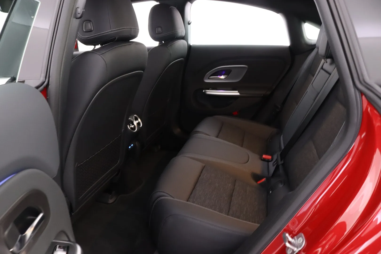 Mercedes-Benz CLA FSJ-198 carousel image