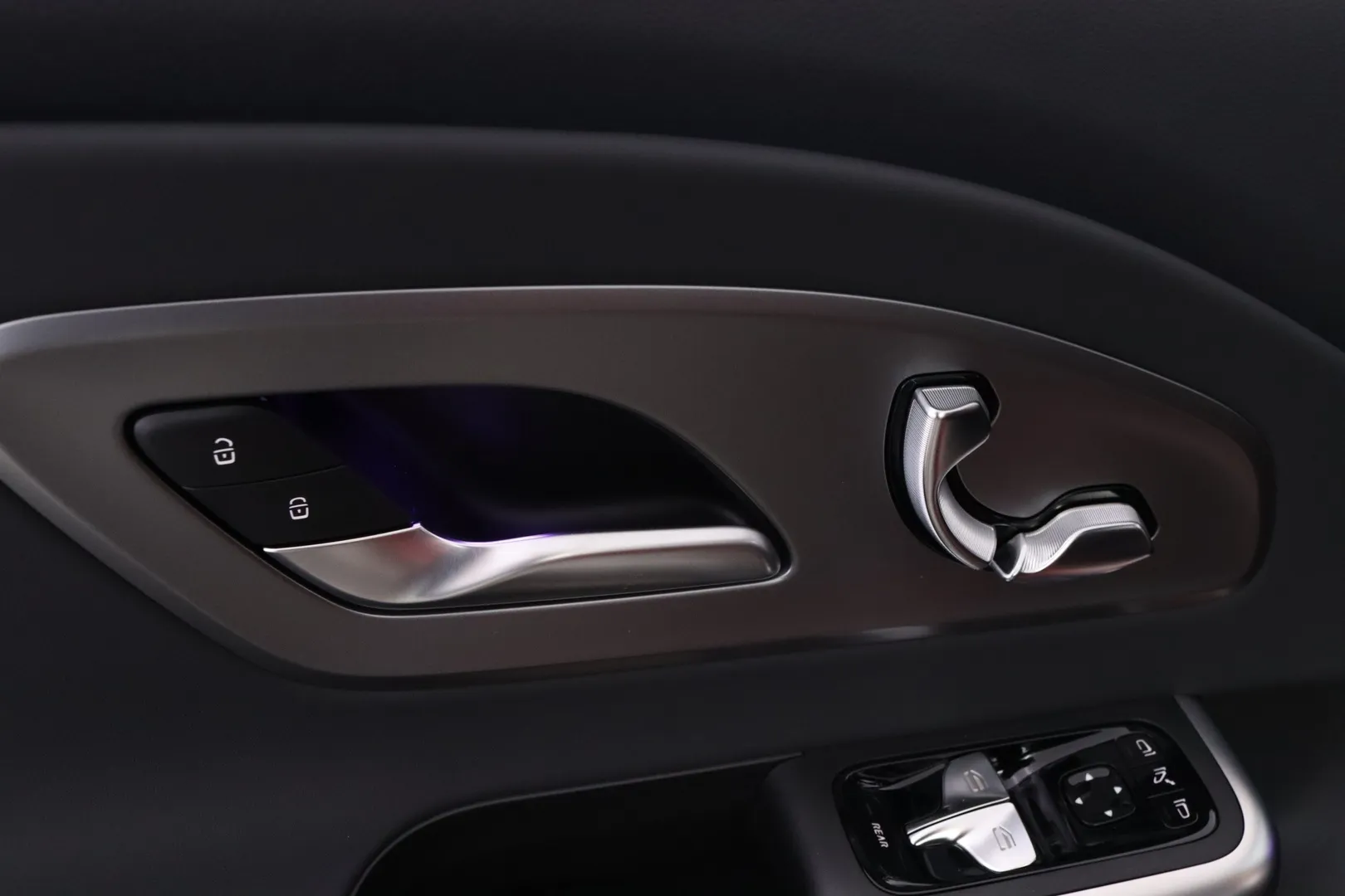 Mercedes-Benz CLA FSJ-198 carousel image