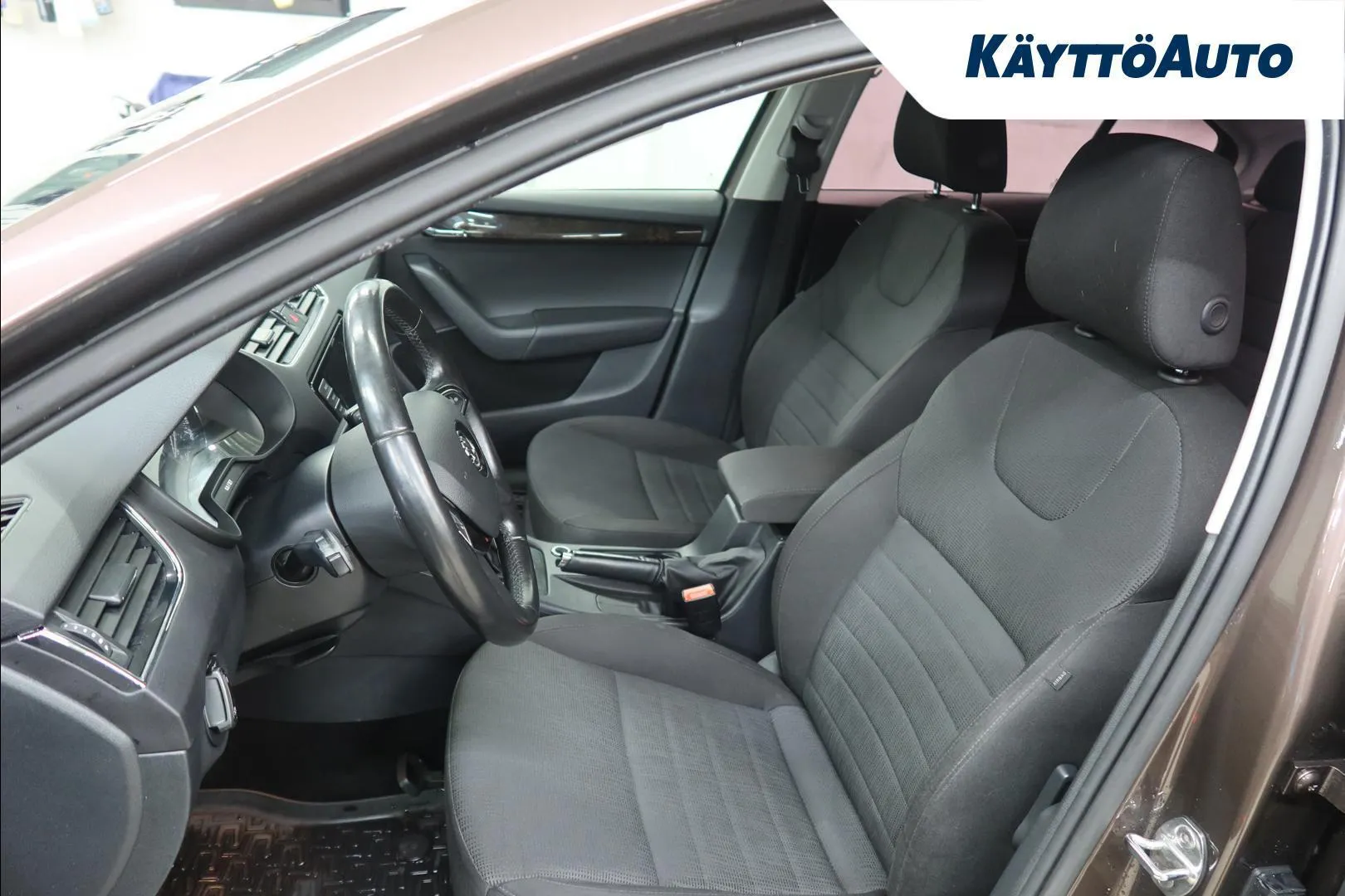 Skoda Octavia EMX-386 carousel image