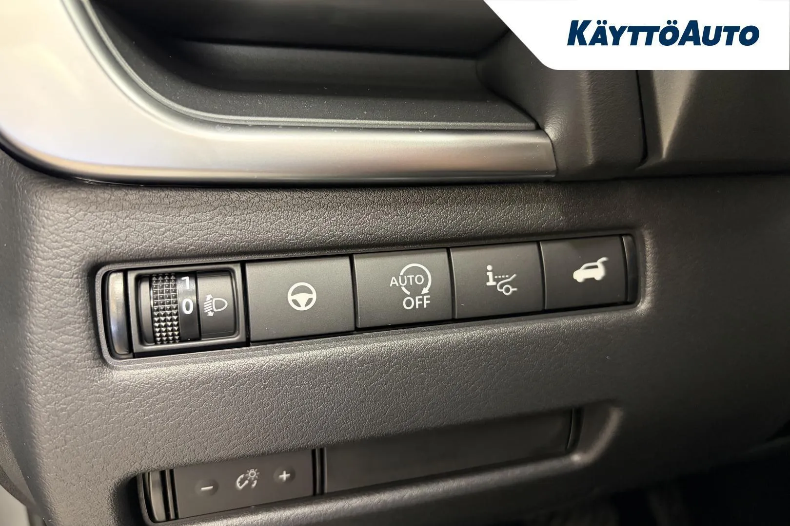 NISSAN QASHQAI SRN-755 carousel image