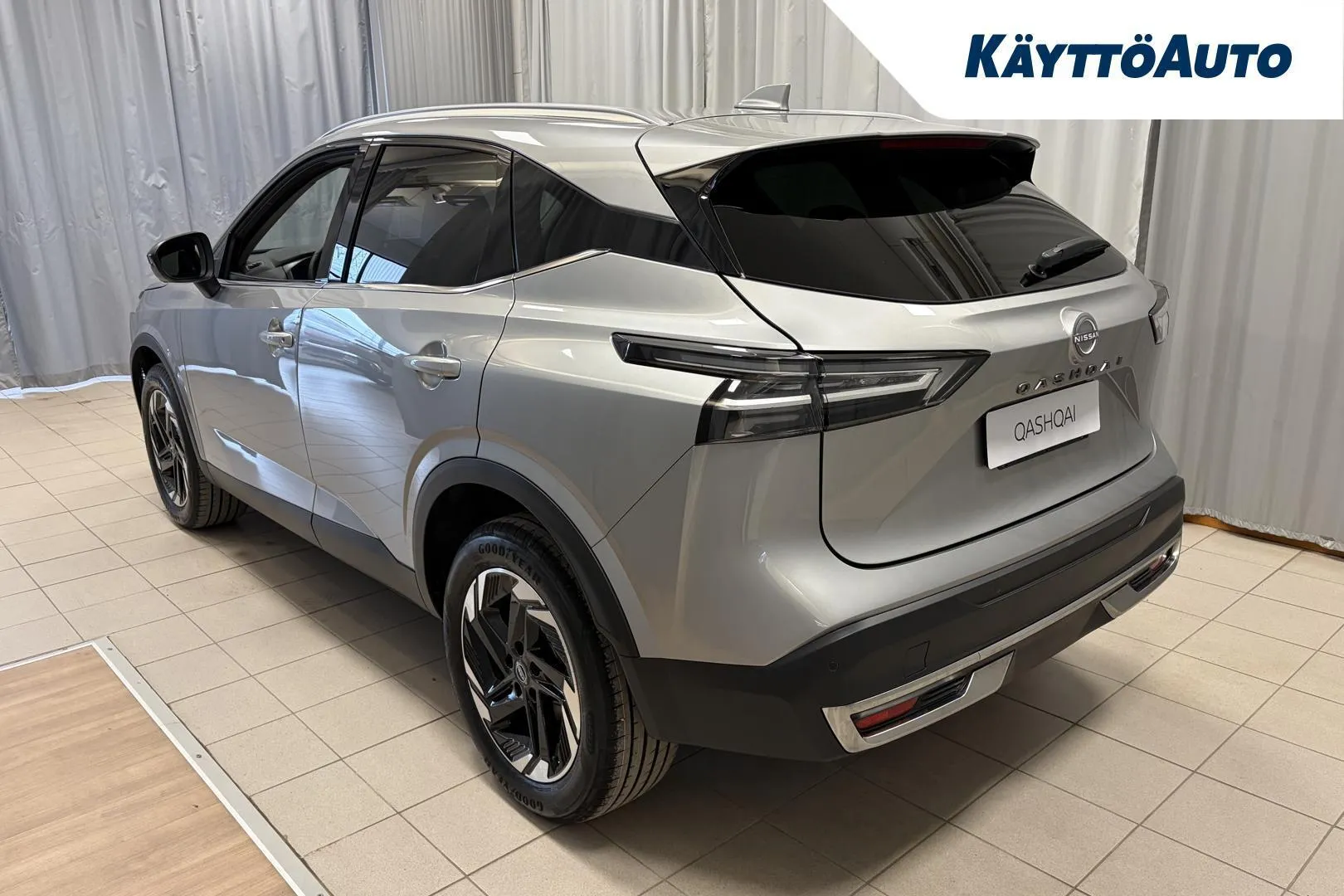 NISSAN QASHQAI SRN-755 carousel image