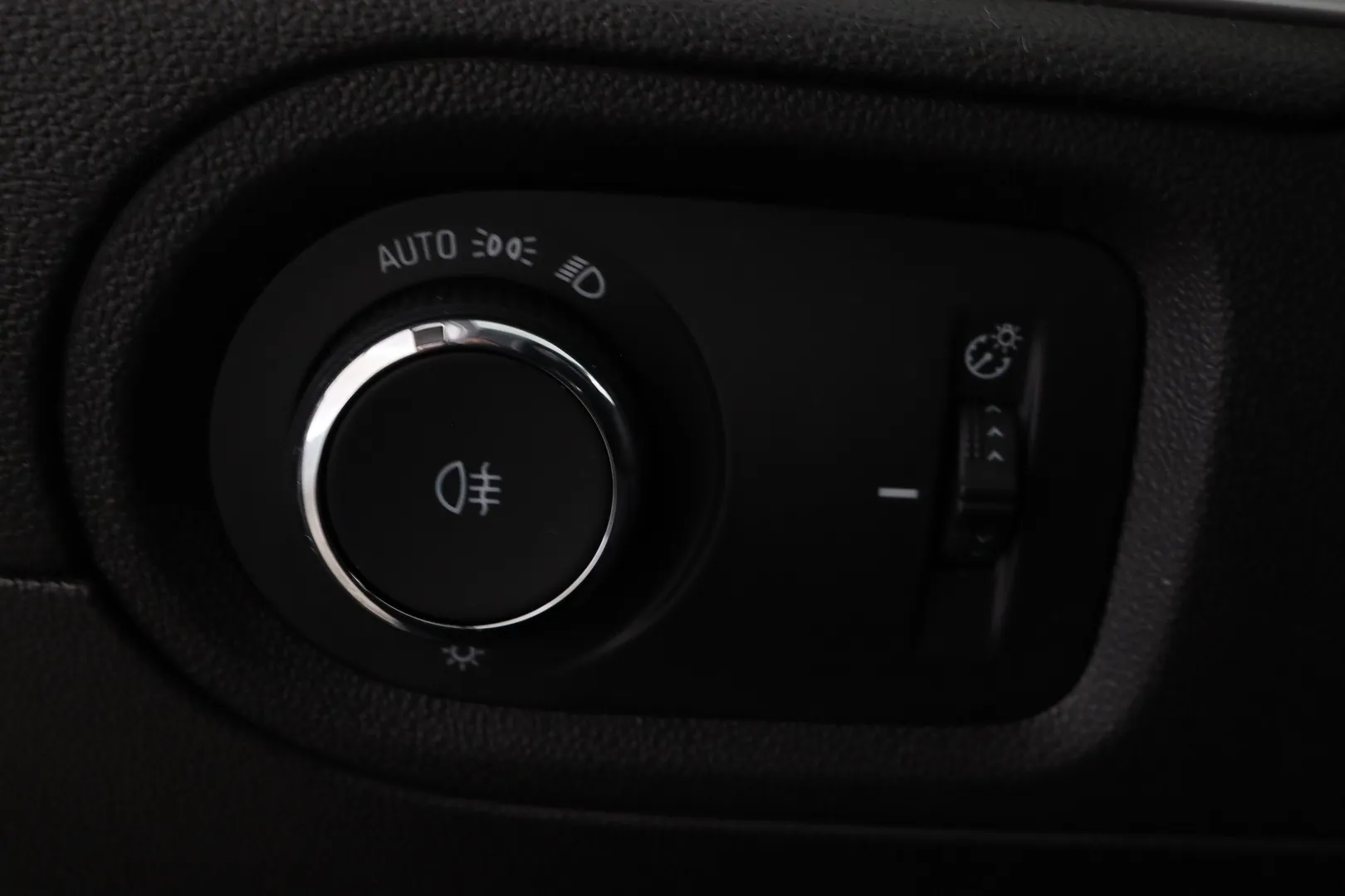 Opel Grandland RUX-565 carousel image
