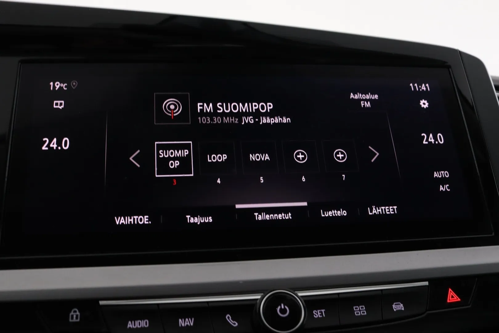 Opel Grandland RUX-565 carousel image