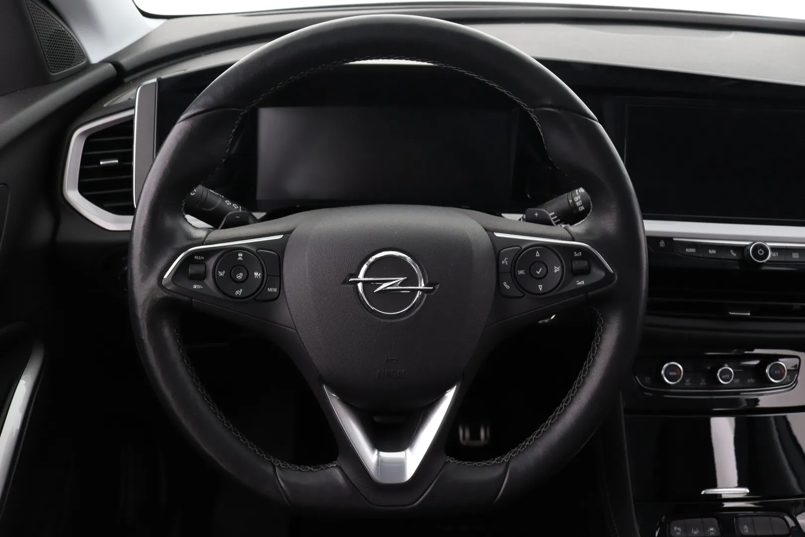 Opel Grandland RUX-565 carousel image