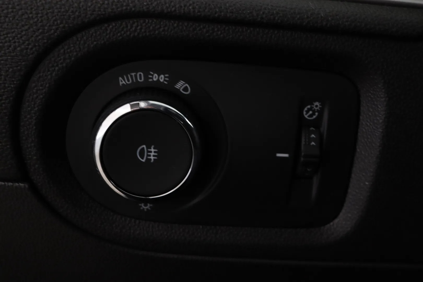 Opel Grandland RUX-565 carousel image