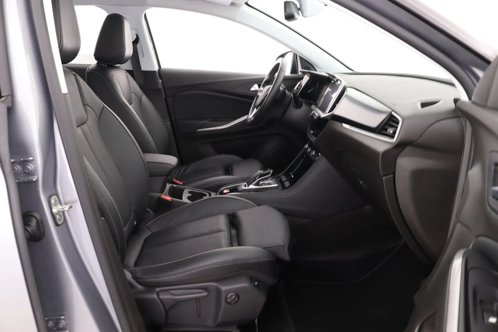 Opel Grandland RUX-565 carousel image