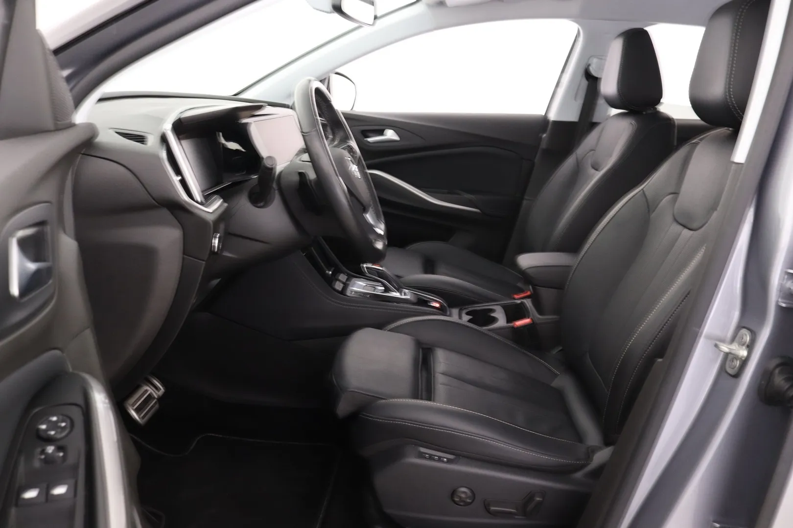 Opel Grandland RUX-565 carousel image